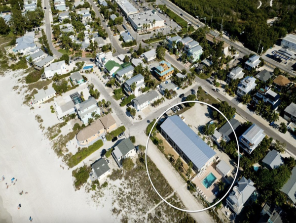 Holmes Beach 2 Bedroom Beach Front Vacation Rental Sleeps 4